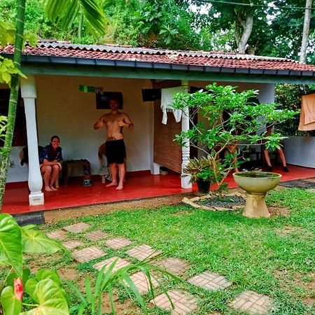 Arachchi Guest House Mirissa Exterior photo