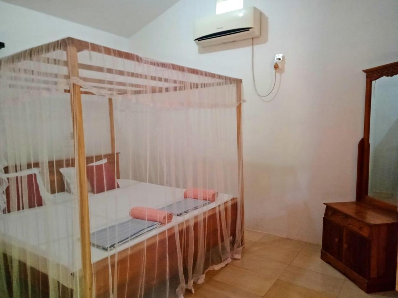 Arachchi Guest House Mirissa Exterior photo